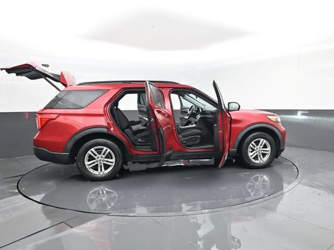 Used 2022 Ford Explorer XLT w/ Class IV Trailer Tow Package AWD/4WD image 30