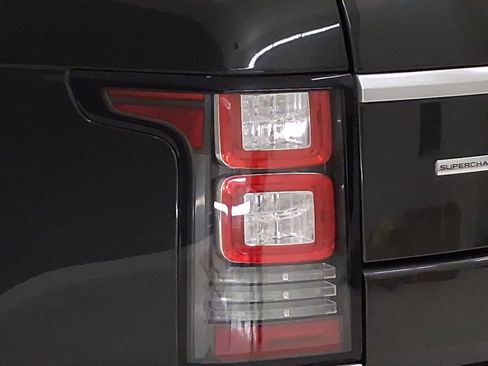 Used 2015 Land Rover Range Rover Supercharged image 10