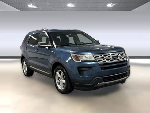 Used 2018 Ford Explorer XLT FWD image 6