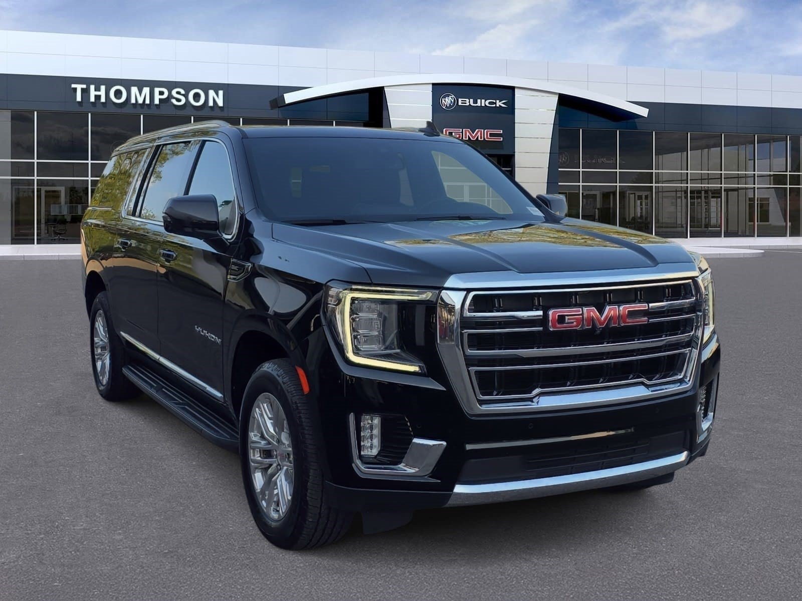 Used 2022 GMC Yukon XL SLT w/ SLT Premium Package AWD/4WD image 1