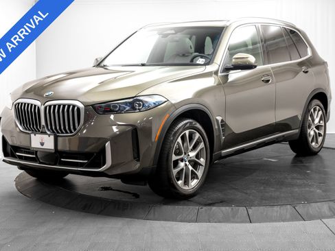 Used 2024 BMW X5 xDrive40i w/ Premium Package AWD/4WD image 3