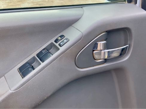 Used 2012 Nissan Frontier SV image 44