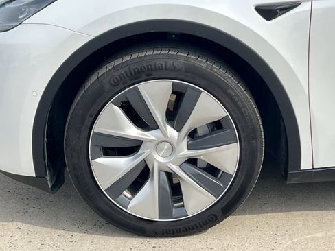 Used 2020 Tesla Model Y Long Range image 25