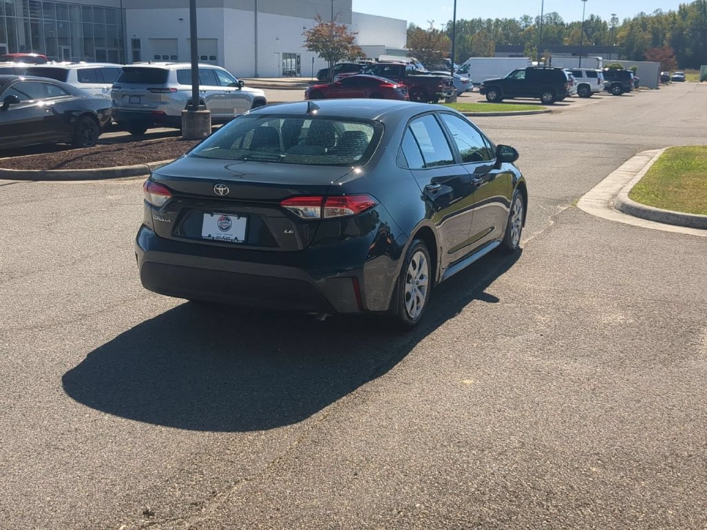 Used 2026 Toyota Corolla LE FWD image 5