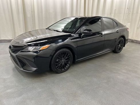 Used 2020 Toyota Camry SE FWD image 2