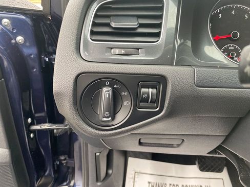 Used 2018 Volkswagen Golf S image 23