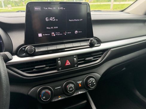 Used 2024 Kia Forte LXS w/ LXS Technology Package FWD image 17