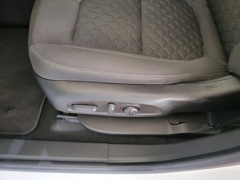 Used 2022 Chevrolet Blazer LT FWD image 13
