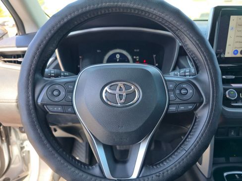 Used 2024 Toyota Corolla Cross XLE w/ Convenience Package image 21