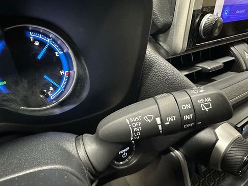 Used 2025 Toyota RAV4 XLE AWD/4WD image 22