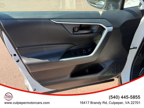 Used 2020 Toyota RAV4 LE w/ All Weather Liner Package AWD/4WD image 8