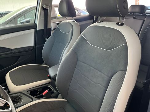 Used 2025 Volkswagen Taos SE image 36