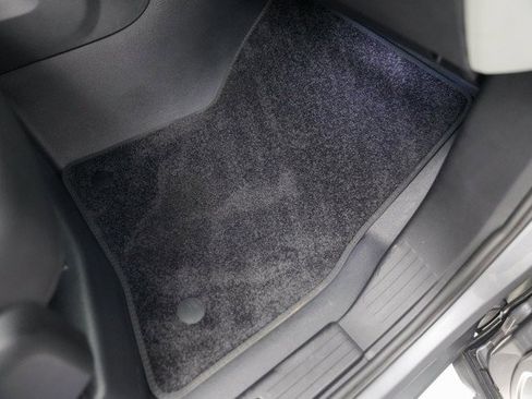 Used 2023 Land Rover Defender 90 X-Dynamic SE image 22