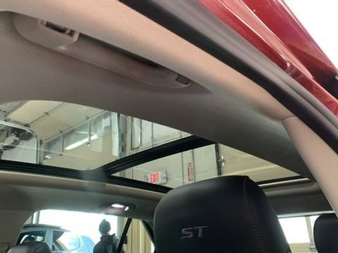 Used 2023 Buick Envision Essence w/ Sport Touring Package AWD/4WD image 16