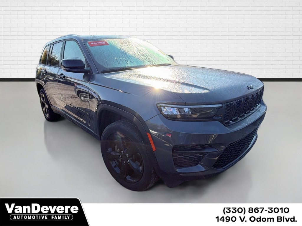 Used 2023 Jeep Grand Cherokee Altitude AWD/4WD image 1
