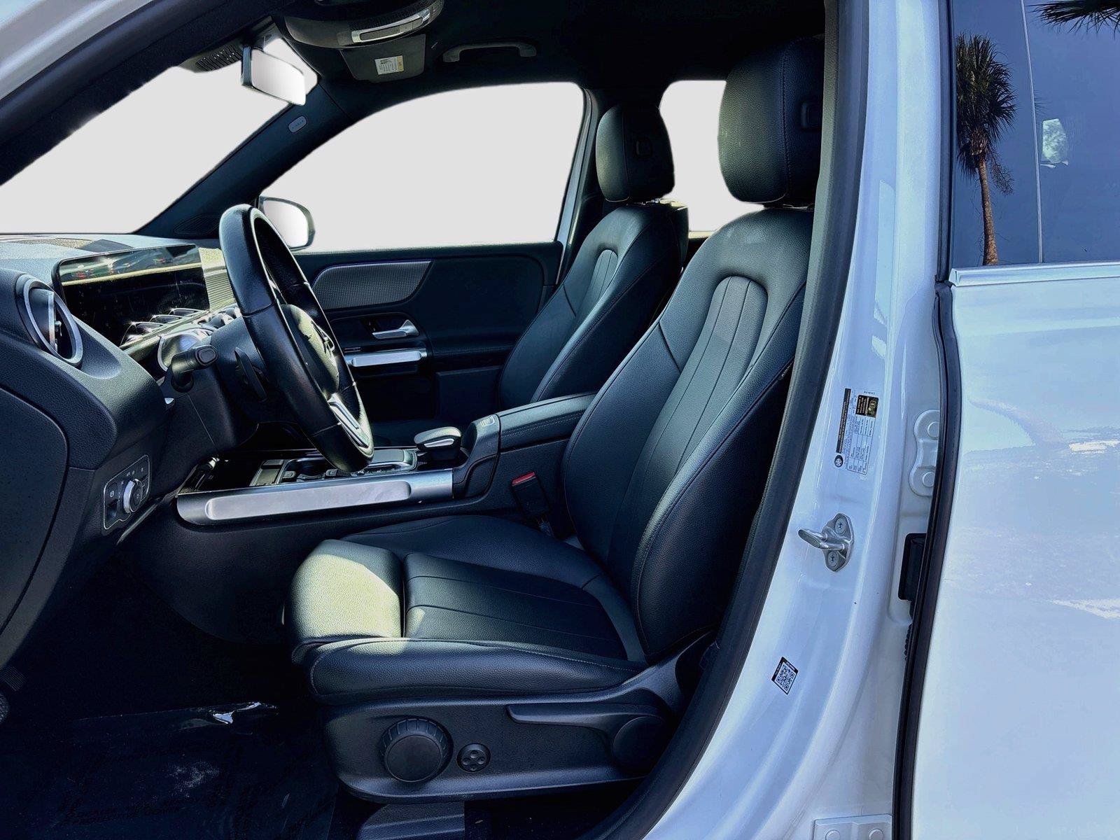Used 2022 Mercedes-Benz EQB 300 4MATIC w/ Exclusive Package image 20