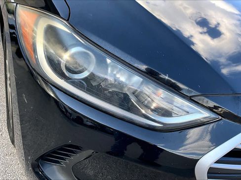 Used 2017 Hyundai Elantra SE image 27
