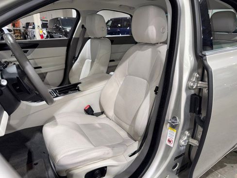 Used 2017 Jaguar XF Prestige image 10