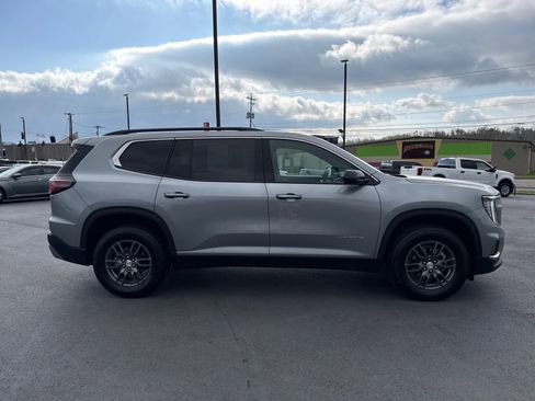 Used 2025 GMC Acadia Elevation image 2