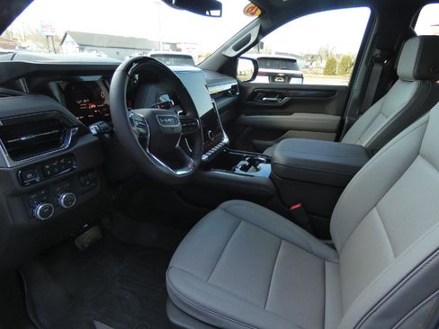 Used 2026 GMC Yukon Elevation image 12