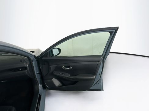 Used 2025 Nissan Sentra SV w/ Trunk Package FWD image 30