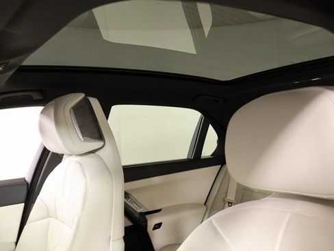 Used 2024 BMW 760i xDrive image 17