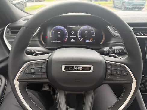 Certified 2025 Jeep Grand Cherokee L Altitude AWD/4WD image 18
