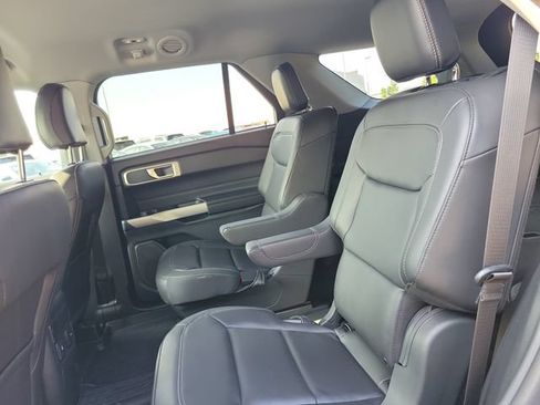 Used 2023 Ford Explorer XLT w/ Equipment Group 202A AWD/4WD image 9