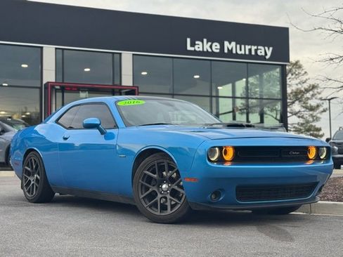 Used 2016 Dodge Challenger R/T image 1