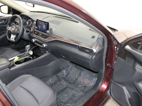 Used 2024 Nissan Altima 2.5 SV image 23