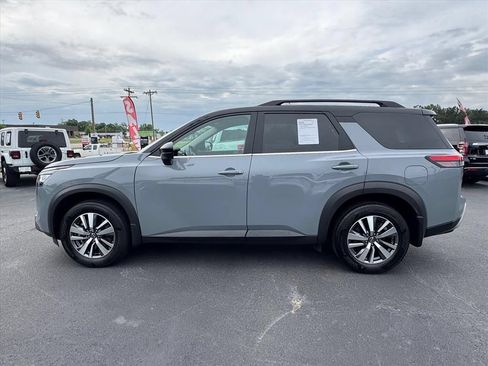 Used 2024 Nissan Pathfinder SL FWD image 6