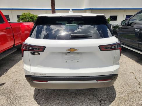 Used 2025 Chevrolet Equinox LT w/ Safety and Technology Package FWD image 4