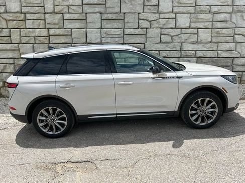 Used 2022 Lincoln Corsair AWD w/ Premium Package image 6