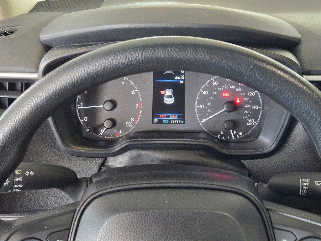 Used 2025 Toyota Corolla LE FWD image 27