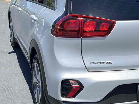 Used 2020 Kia Niro LX FWD image 47