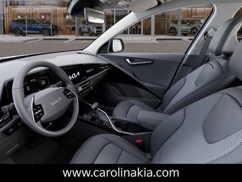 New 2025 Kia Niro EX image 17