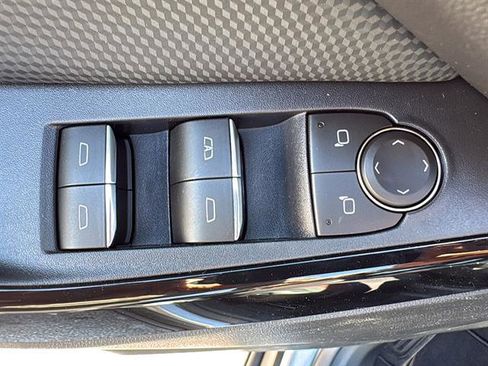 New 2026 Chevrolet Equinox RS w/ Convenience Package III FWD image 27
