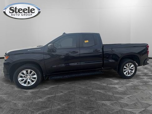 Used 2023 Chevrolet Silverado 1500 Custom image 2