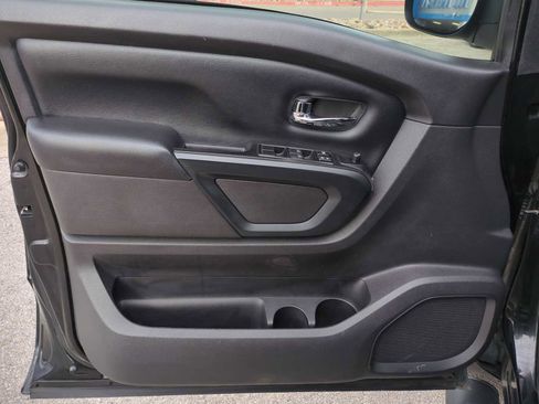 Used 2018 Nissan Titan SV w/ SV Convenience Package image 22