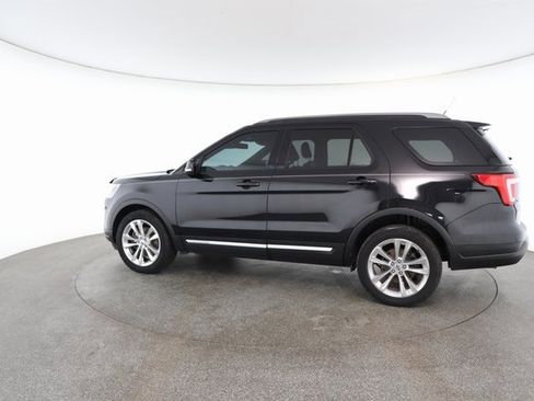 Used 2019 Ford Explorer XLT w/ Equipment Group 202A image 8