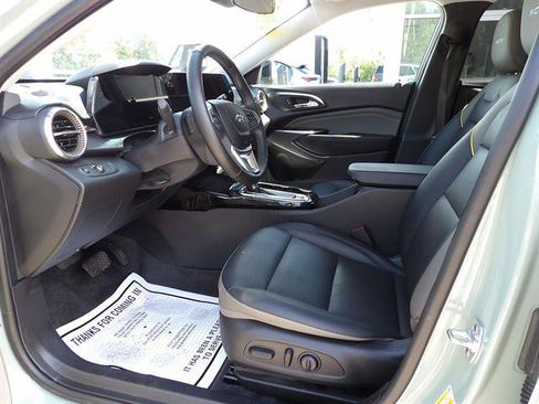 Used 2025 Chevrolet Trax ACTIV w/ Driver Confidence Package FWD image 12