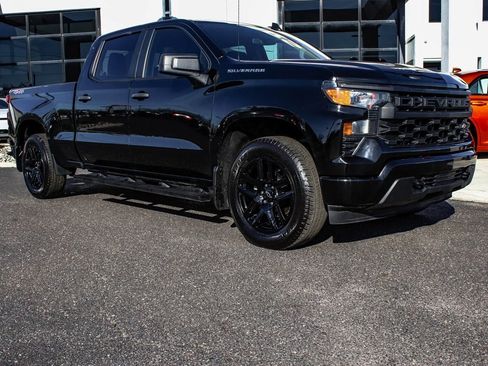 Used 2023 Chevrolet Silverado 1500 Custom image 3