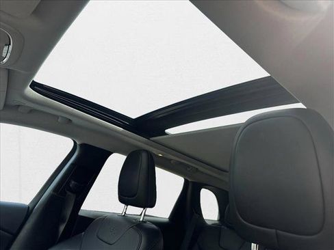 Used 2022 Jeep Cherokee Limited image 21