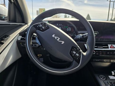 New 2025 Kia Niro EX image 6