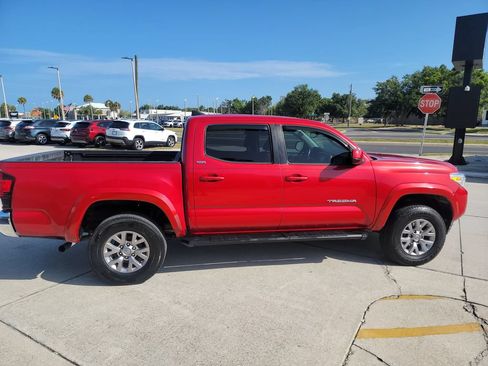 Used 2018 Toyota Tacoma SR5 AWD/4WD image 6