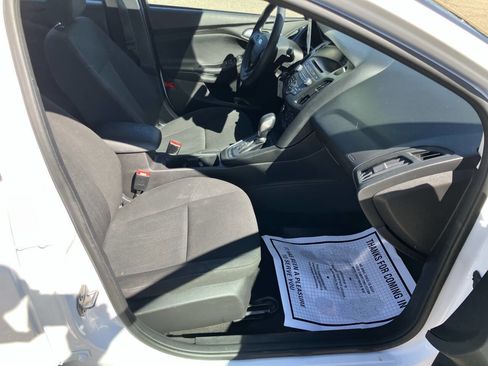 Used 2017 Ford Focus SE image 25