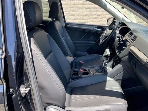 Certified 2023 Volkswagen Tiguan SE FWD image 6