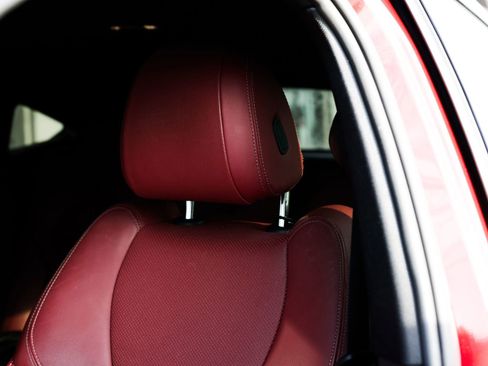 Used 2022 BMW X6 xDrive40i w/ Executive Package image 3