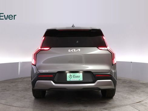 Used 2024 Kia EV9 Light Long Range RWD image 15