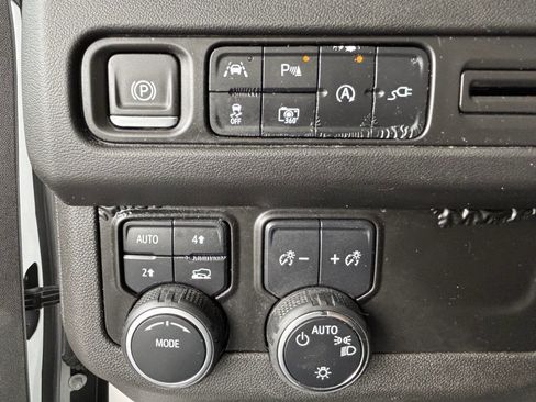 Used 2022 Chevrolet Suburban RST w/ Luxury Package AWD/4WD image 20